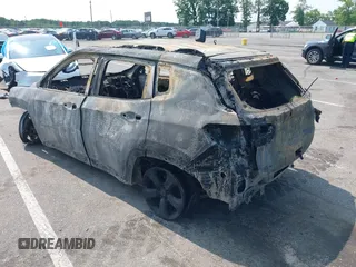 2019 Jeep Compass Altitude z VIN 3C4NJDBB7KT686116, wystawiony jako IAAI lot #42420183 z przebiegiem Nie podano mil oraz . Historia ofert i sprzedaży dostępna na DreamBid. Obrazek 3.