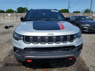 2024 Jeep Compass Trailhawk with VIN 3C4NJDDN4RT149558, listed as a Copart auction lot 58942365 with 31,644 mi miles and Clean title. Bid and sale history available at DreamBid. Image 5.
