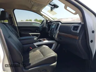 2017 Nissan Titan SL z VIN 1N6AA1E51HN503222, wystawiony jako IAAI lot #41908062 z przebiegiem 121 334 mil mil oraz . Historia ofert i sprzedaży dostępna na DreamBid. Obrazek 5.