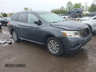 2014 Nissan Pathfinder SL with VIN 5N1AR2MM3EC670386, listed as a IAAI auction lot 42164192 with 132,200 mi miles. Bid and sale history available at carsss.com. Image 1.
