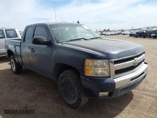 2011 Chevrolet Silverado 1500 LT with VIN 1GCRCSE06BZ210670, listed as a IAAI auction lot 41731033 with 259,099 mi miles. Bid and sale history available at carsss.com. Image 1.