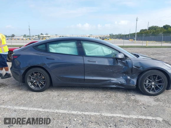 2023 Tesla Model 3 z VIN 5YJ3E1EA0PF403168, wystawiony jako IAAI lot #42002584 z przebiegiem 35 875 mil mil oraz . Historia ofert i sprzedaży dostępna na DreamBid. Obrazek 13.
