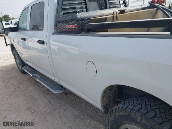 2022 Ram 2500 Tradesman with VIN 3C6UR5HL5NG155348, listed as a IAAI auction lot 41558324 with 118,500 mi miles. Bid and sale history available at carsss.com. Image 3.