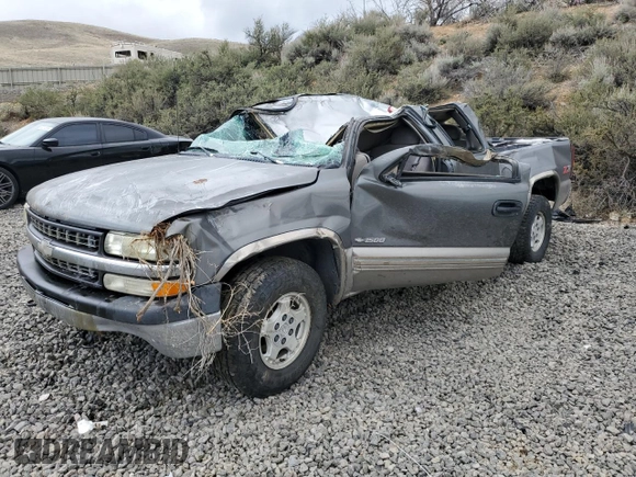 2000 Chevrolet Silverado 1500 LS with VIN 2GCEK19T8Y1171579, listed as a Copart auction lot 52135075 with 218,993 mi miles and Salvage Title. Bid and sale history available at carsss.com. Image 1.