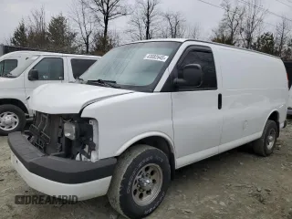 2015 GMC Savana Cargo Van with VIN 1GTW7FCF9F1113375, listed as a Copart auction lot 43082645 with 157,864 mi miles and Salvage Title. Bid and sale history available at carsss.com. Image 1.