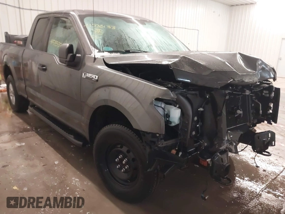 2017 Ford F-150 XL with VIN 1FTEX1E82HFB75381, listed as a IAAI auction lot 41583133 with 40,675 mi miles. Bid and sale history available at carsss.com. Image 1.
