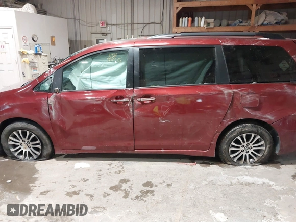 2018 Toyota Sienna XLE Auto Access Seat with VIN 5TDYZ3DC6JS920230, listed as a IAAI auction lot 41566438 with 186,213 mi miles. Bid and sale history available at carsss.com. Image 14.