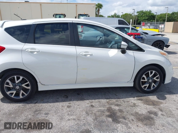 2015 Nissan Note SR z VIN 3N1CE2CP3FL399892, wystawiony jako IAAI lot #42186661 z przebiegiem 83 324 mil mil oraz . Historia ofert i sprzedaży dostępna na DreamBid. Obrazek 6.