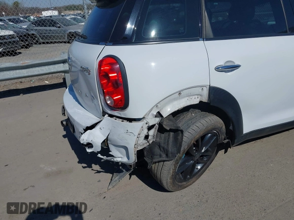 2014 MINI Countryman S with VIN WMWZC3C52EWP25060, listed as a IAAI auction lot 41642855 with 240,396 mi miles and . Bid and sale history available at DreamBid. Image 6.