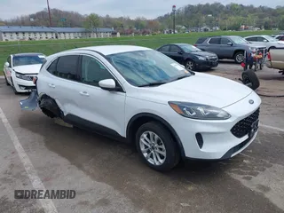 2020 Ford Escape SE z VIN 1FMCU9G68LUB64704, wystawiony jako IAAI lot #41997996 z przebiegiem 50 646 mil mil oraz . Historia ofert i sprzedaży dostępna na DreamBid. Obrazek 1.