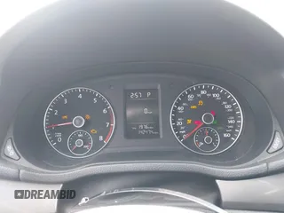 2015 Volkswagen Passat Wolfsburg Edition z VIN 1VWAT7A39FC096437, wystawiony jako IAAI lot #42343129 z przebiegiem 142 474 mil mil oraz . Historia ofert i sprzedaży dostępna na DreamBid. Obrazek 7.