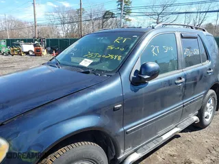 2000 Mercedes-Benz M-Class with VIN 4JGAB54E8YA148786, listed as a IAAI auction lot 41831892 with 999,999 mi miles. Bid and sale history available at carsss.com. Image 6.