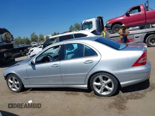 2007 Mercedes-Benz C 230 Sport с VIN WDBRF52H97A936689, выставлен на аукционе IAAI как лот 42519824 с пробегом 200 866 миль миль и . История ставок и продаж доступна на DreamBid. Изображение 14.