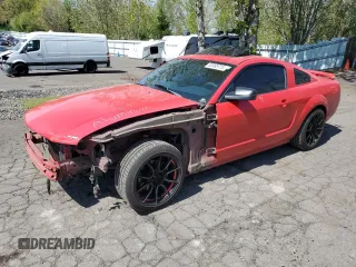 2005 Ford Mustang Deluxe z VIN 1ZVFT80N555129676, wystawiony jako Copart lot #52985715 z przebiegiem 135 160 mil mil oraz Szkoda całkowita • Salvage title. Historia ofert i sprzedaży dostępna na DreamBid. Obrazek 1.
