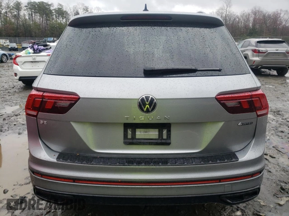 2022 Volkswagen Tiguan SE R-Line Black z VIN 3VV8B7AX4NM095539, wystawiony jako Copart lot #50128775 z przebiegiem 48 627 mil mil oraz Szkoda całkowita • Salvage title. Historia ofert i sprzedaży dostępna na DreamBid. Obrazek 6.