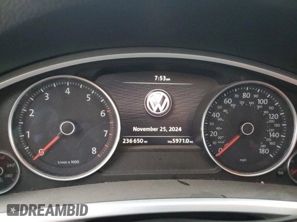 2013 Volkswagen Touareg Lux with VIN WVGEF9BP7DD005872, listed as a Copart auction lot 82618654 with 236,650 mi miles and Salvage Title. Bid and sale history available at DreamBid. Image 9.
