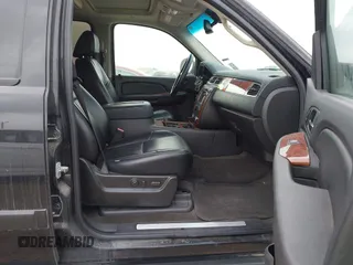 2008 Chevrolet Suburban LT w/3LT with VIN 3GNFC16078G196533, listed as a IAAI auction lot 41867276 with 353,453 mi miles. Bid and sale history available at carsss.com. Image 5.