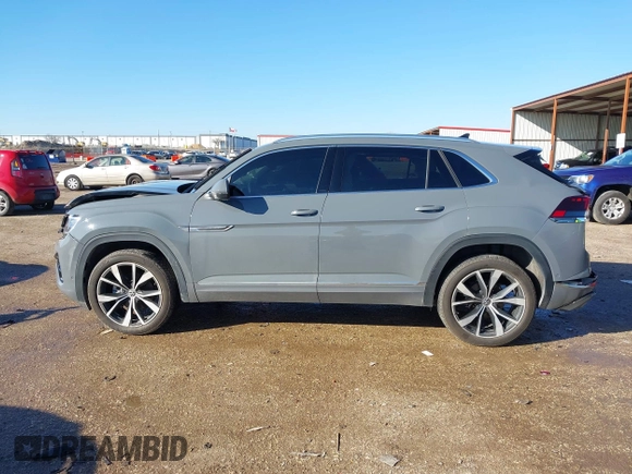 2024 Volkswagen Atlas SEL Premium R-Line z VIN 1V2FE2CA9RC223529, wystawiony jako IAAI lot #41188547 z przebiegiem 24 711 mil mil oraz . Historia ofert i sprzedaży dostępna na DreamBid. Obrazek 14.
