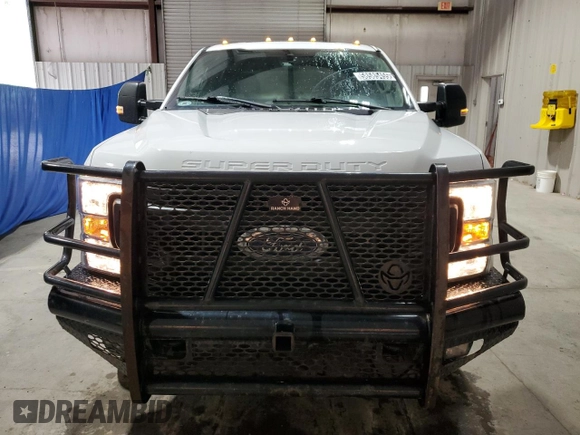 2022 Ford F-250 XL with VIN 1FT7W2BN2NEF07493, listed as a Copart auction lot 58585455 with 100,752 mi miles and Clean title. Bid and sale history available at DreamBid. Image 5.