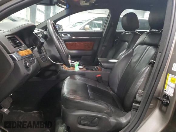 2016 Lincoln MKS с VIN 1LNHL9DK3GG600907, выставлен на аукционе Copart как лот 56892995 с пробегом 122 220 миль миль и Списание • Salvage title. История ставок и продаж доступна на DreamBid. Изображение 7.