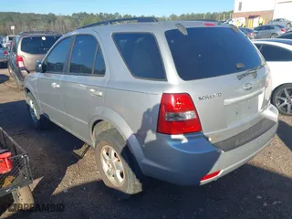 2009 Kia Sorento LX with VIN KNDJD735X95872078, listed as a IAAI auction lot 41201260 with 202,674 mi miles. Bid and sale history available at carsss.com. Image 3.