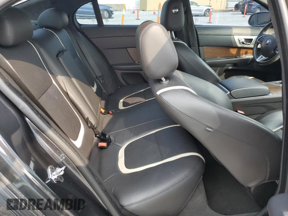 2015 Jaguar XF Portfolio z VIN SAJWJ0FFXF8U53055, wystawiony jako Copart lot #59960205 z przebiegiem 53 476 mil mil oraz Czysty tytuł • Clean title. Historia ofert i sprzedaży dostępna na DreamBid. Obrazek 10.