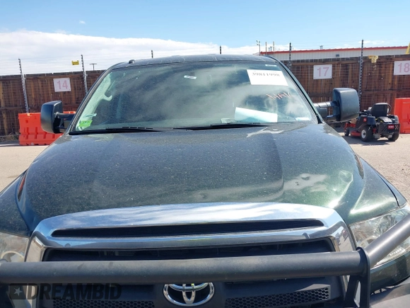 2010 Toyota Tundra z VIN 5TFUW5F11AX103188, wystawiony jako IAAI lot #39811998 z przebiegiem 198 948 mil mil oraz . Historia ofert i sprzedaży dostępna na DreamBid. Obrazek 6.
