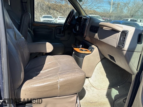 2002 Chevrolet Chevy Van z VIN 1GBFG15M421166126, wystawiony jako Copart lot #47683735 z przebiegiem 213 774 mil mil oraz Czysty tytuł • Clean title. Historia ofert i sprzedaży dostępna na DreamBid. Obrazek 5.