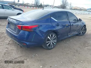2019 Nissan Altima SR with VIN 1N4BL4CV8KC242508, listed as a IAAI auction lot 41704650 with 121,362 mi miles and . Bid and sale history available at carsss.com. Image 4.