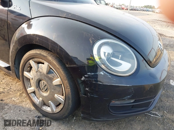 2013 Volkswagen Beetle 2.5L w/Sun/Sound/Nav с VIN 3VWJP7AT7DM677581, выставлен на аукционе IAAI как лот 42429868 с пробегом Не указан миль и . История ставок и продаж доступна на DreamBid. Изображение 20.