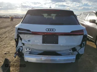 2024 Audi Q8 e-tron Premium Plus z VIN WA15AAGEXRB042875, wystawiony jako Copart lot #73211474 z przebiegiem 5 674 mil mil oraz Szkoda całkowita • Salvage title. Historia ofert i sprzedaży dostępna na DreamBid. Obrazek 6.