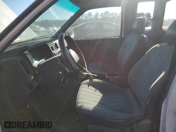1993 Nissan Frontier z VIN 1N6SD16S7PC353014, wystawiony jako Copart lot #88586865 z przebiegiem 288 557 mil mil oraz Nie do naprawy • Non repairable. Historia ofert i sprzedaży dostępna na DreamBid. Obrazek 7.