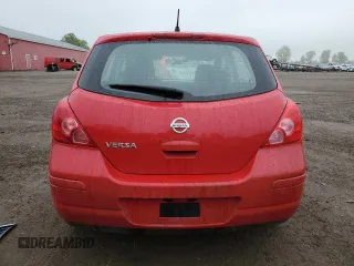 2009 Nissan Versa S z VIN 3N1BC13E99L468566, wystawiony jako Copart lot #58661845 z przebiegiem 141 822 mil mil oraz Czysty tytuł • Clean title. Historia ofert i sprzedaży dostępna na DreamBid. Obrazek 6.