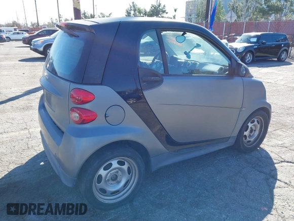 2013 Smart fortwo Pure с VIN WMEEJ3BA1DK647416, выставлен на аукционе IAAI как лот 41676693 с пробегом 102 772 миль миль и . История ставок и продаж доступна на DreamBid. Изображение 4.