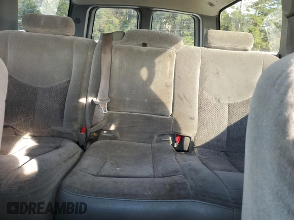 2003 Chevrolet Suburban LT with VIN 3GNEC16ZX3G339798, listed as a Copart auction lot 82293604 with 335,200 mi miles and Salvage Title. Bid and sale history available at carsss.com. Image 10.