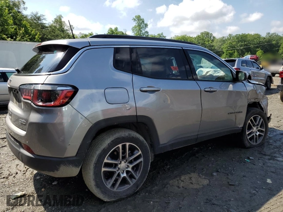 2018 Jeep Compass Latitude z VIN 3C4NJDBB8JT234996, wystawiony jako Copart lot #58418545 z przebiegiem 57 327 mil mil oraz Szkoda całkowita • Salvage title. Historia ofert i sprzedaży dostępna na DreamBid. Obrazek 3.