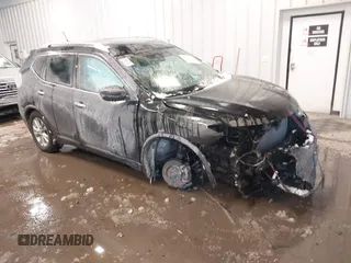 2016 Nissan Rogue SV z VIN KNMAT2MV9GP694511, wystawiony jako IAAI lot #41635862 z przebiegiem 133 860 mil mil oraz . Historia ofert i sprzedaży dostępna na DreamBid. Obrazek 1.