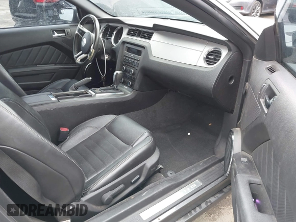 2013 Ford Mustang V6 with VIN 1ZVBP8AM6D5241569, listed as a IAAI auction lot 41884583 with 100,700 mi miles. Bid and sale history available at carsss.com. Image 5.