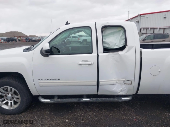 2010 Chevrolet Silverado 1500 LT with VIN 1GCSKSE36AZ137555, listed as a IAAI auction lot 41655037 with 139,574 mi miles. Bid and sale history available at carsss.com. Image 15.