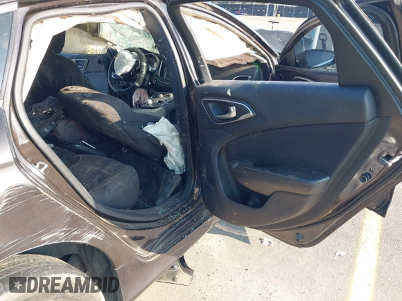 2015 Chrysler 200 Limited with VIN 1C3CCCAB9FN568611, listed as a IAAI auction lot 40515085 with 1 mi miles. Bid and sale history available at carsss.com. Image 8.