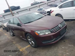 2013 Volkswagen Passat SE z VIN 1VWBH7A39DC007940, wystawiony jako IAAI lot #42091370 z przebiegiem 149 286 mil mil oraz . Historia ofert i sprzedaży dostępna na DreamBid. Obrazek 1.
