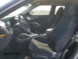 2016 Hyundai Veloster z VIN KMHTC6AD7GU300528, wystawiony jako Copart lot #57501955 z przebiegiem 72 437 mil mil oraz Szkoda całkowita • Salvage title. Historia ofert i sprzedaży dostępna na DreamBid. Obrazek 7.