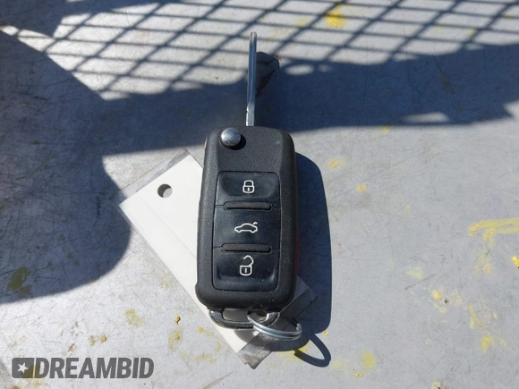 2010 Volkswagen Eos Komfort с VIN WVWBA7AH5AV011180, выставлен на аукционе IAAI как лот 41768341 с пробегом 181 473 миль миль и . История ставок и продаж доступна на DreamBid. Изображение 11.