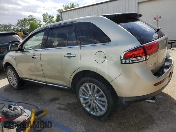 2011 Lincoln MKX z VIN 2LMDJ6JK9BBJ12766, wystawiony jako Copart lot #57494185 z przebiegiem 101 379 mil mil oraz Szkoda całkowita • Salvage title. Historia ofert i sprzedaży dostępna na DreamBid. Obrazek 2.
