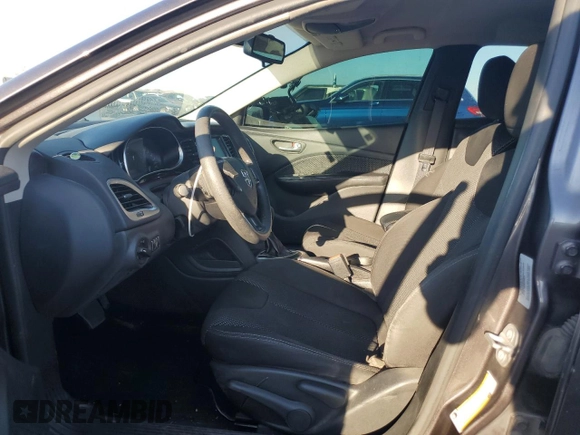 2016 Dodge Dart SXT z VIN 1C3CDFBB1GD680078, wystawiony jako Copart lot #50830255 z przebiegiem 140 853 mil mil oraz Czysty tytuł • Clean title. Historia ofert i sprzedaży dostępna na DreamBid. Obrazek 7.