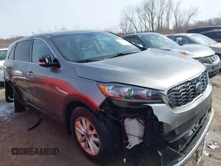 2019 Kia Sorento LX with VIN 5XYPG4A33KG476458, listed as a IAAI auction lot 41822014 with 103,501 mi miles. Bid and sale history available at carsss.com. Image 1.