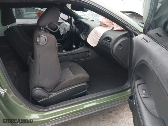 2020 Dodge Challenger SXT with VIN 2C3CDZAG7LH134915, listed as a IAAI auction lot 40704472 with 92,142 mi miles. Bid and sale history available at carsss.com. Image 5.