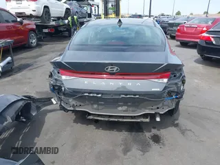 2024 Hyundai Elantra Limited z VIN KMHLN4DJ6RU097585, wystawiony jako IAAI lot #42239279 z przebiegiem 4 355 mil mil oraz . Historia ofert i sprzedaży dostępna na DreamBid. Obrazek 19.