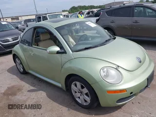 2007 Volkswagen Beetle z VIN 3VWRW31C07M518758, wystawiony jako IAAI lot #42072875 z przebiegiem 85 096 mil mil oraz . Historia ofert i sprzedaży dostępna na DreamBid. Obrazek 1.