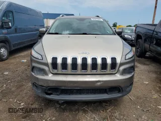 2017 Jeep Cherokee Latitude with VIN 1C4PJMCB3HW562032, listed as a Copart auction lot 66562805 with 150,303 mi miles and Clean title. Bid and sale history available at DreamBid. Image 5.